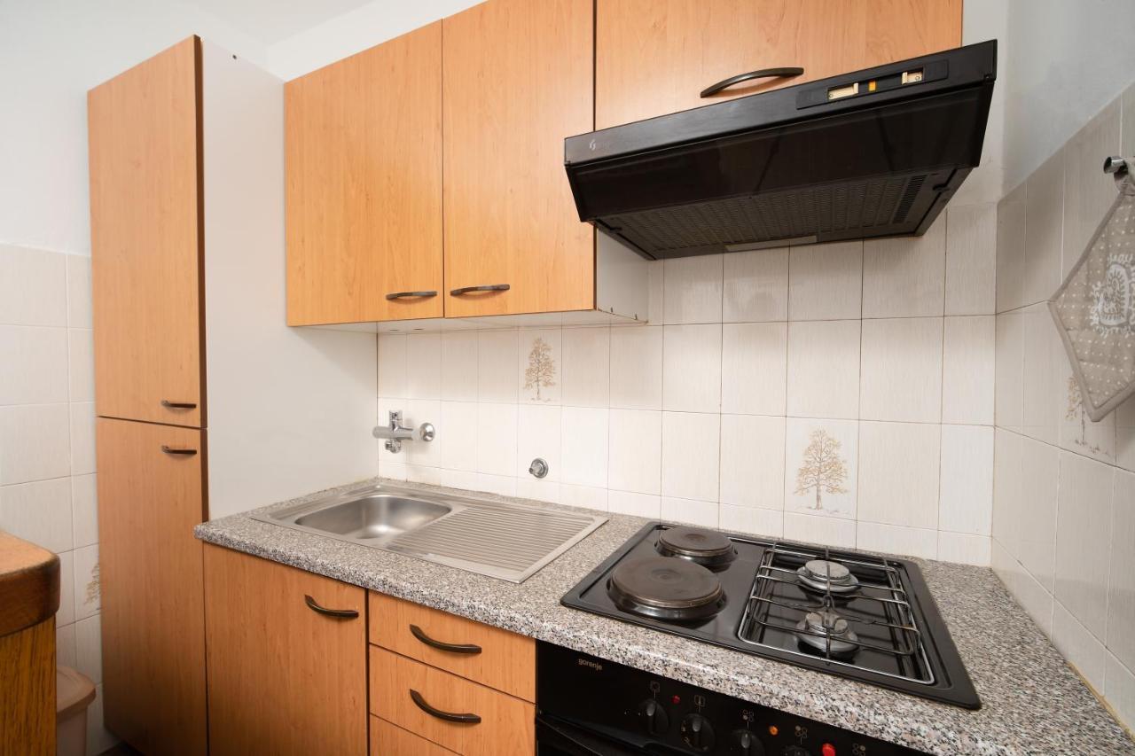 Apartmani Zlata ราบัซ ภายนอก รูปภาพ