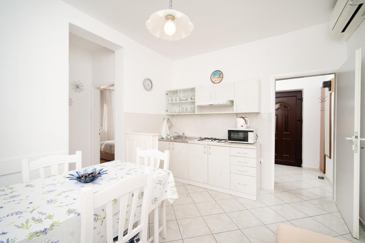 Apartmani Zlata ราบัซ ภายนอก รูปภาพ