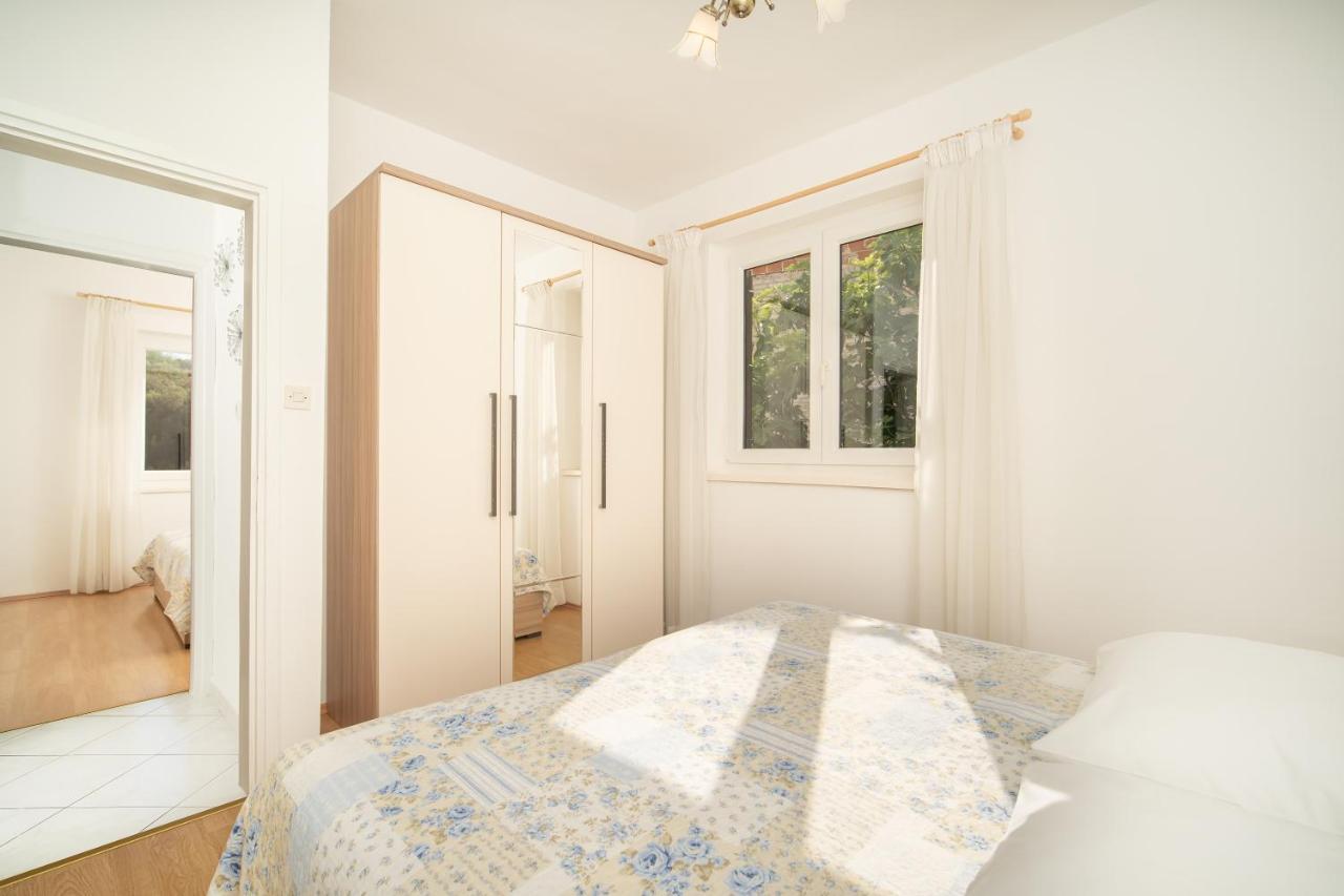 Apartmani Zlata ราบัซ ภายนอก รูปภาพ
